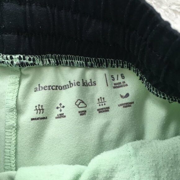 Abercrombie Kids Airknit Essential Shorts 5/6 - Picture 2 of 3